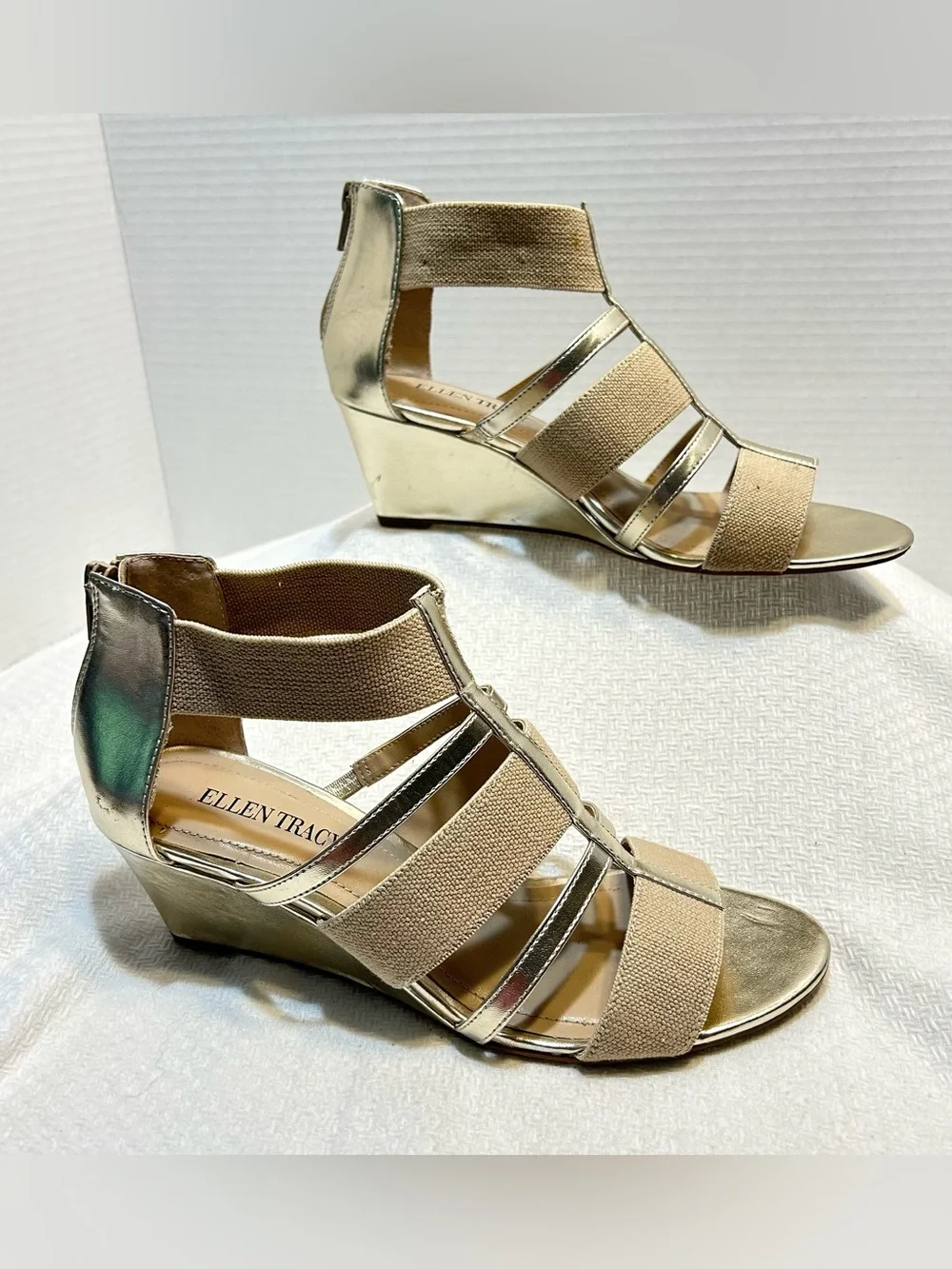 Ellen Tracy Darcie Strappy Edge Sandals in Champagne Gold. Women's Size 8.5M